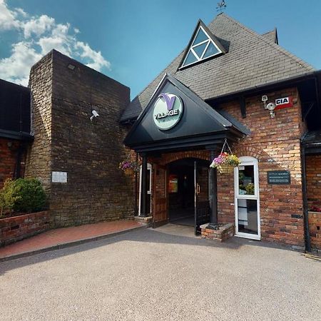 Village Hotel Manchester Hyde Buitenkant foto